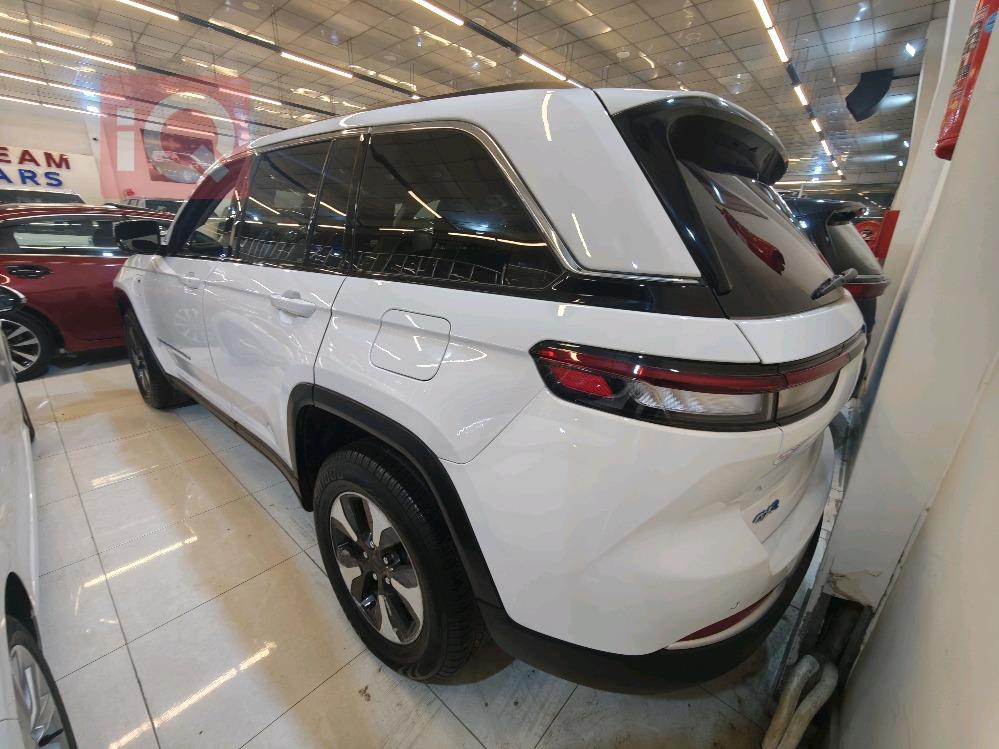 جیپ گراند شیرۆکی